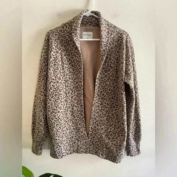 Abercrombie & Fitch Cardigan Sweater Womens XS Leopard Print Soft - Picture 2 of 7